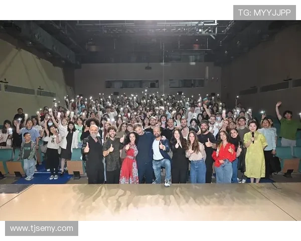 星光璀璨，梦想飞扬：第78届奥斯卡盛宴的台前幕后